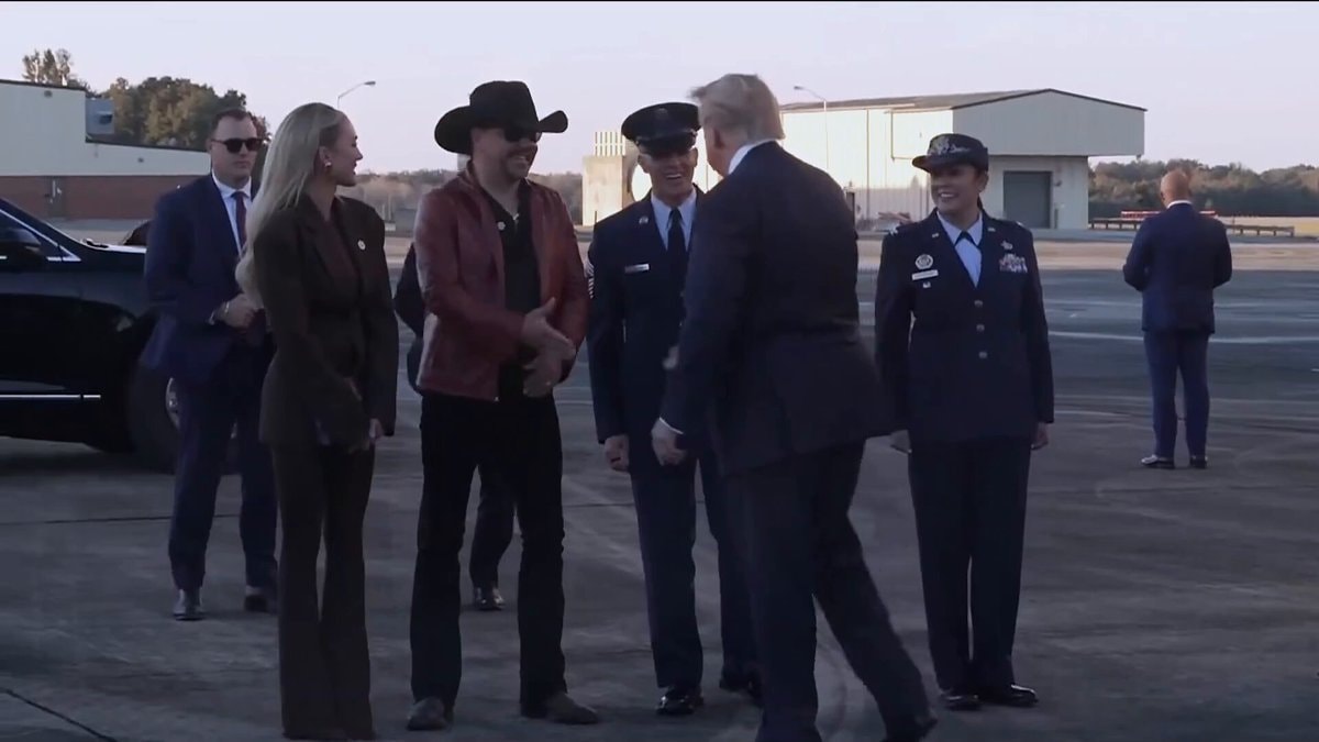 Jason Aldean greets Trump in Georgia
