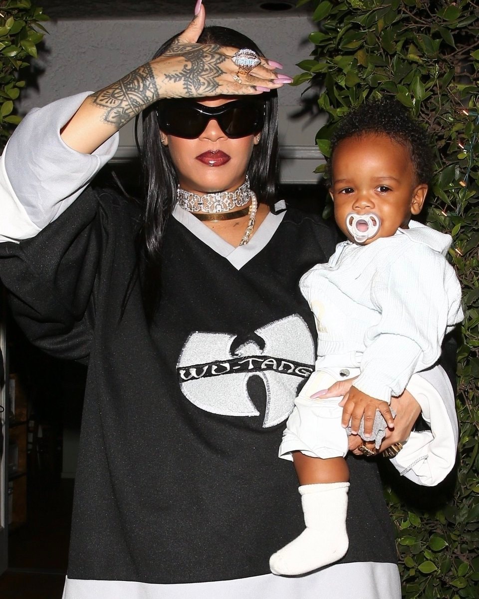 Rihanna Mini Rocky Mini Rihanna Wu-Tang (photo 1 of 2) Rihanna Mini Rocky Mini Rihanna Wu-Tang (photo 1 of 2)