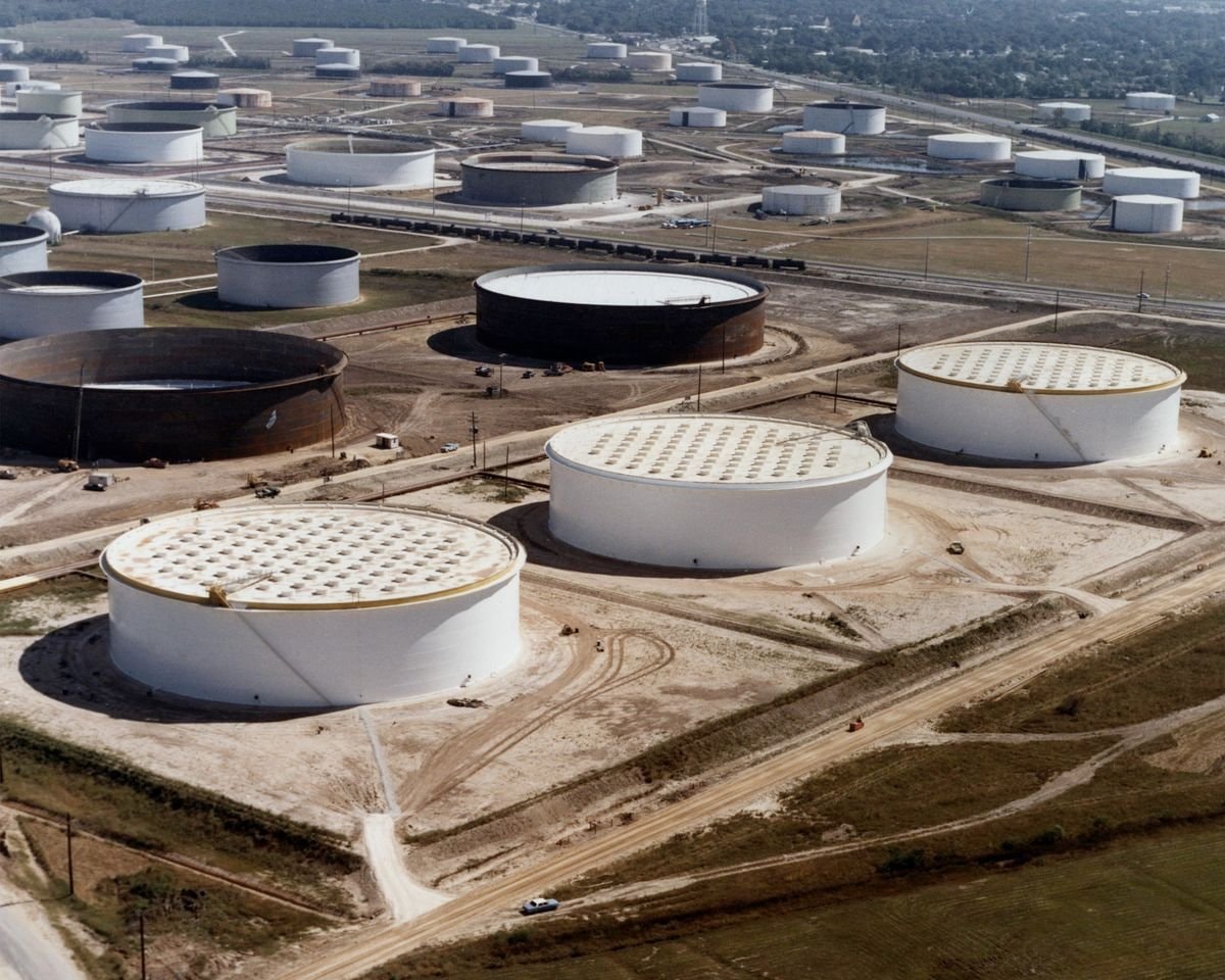 Donald Trump oil reserve drop (photo 2 of 3) Donald Trump oil reserve drop (photo 2 of 3)