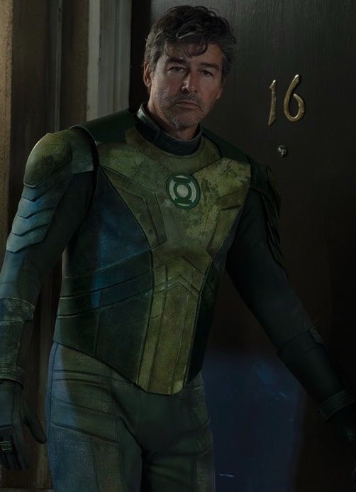 Kyle Chandler Green Lantern suit