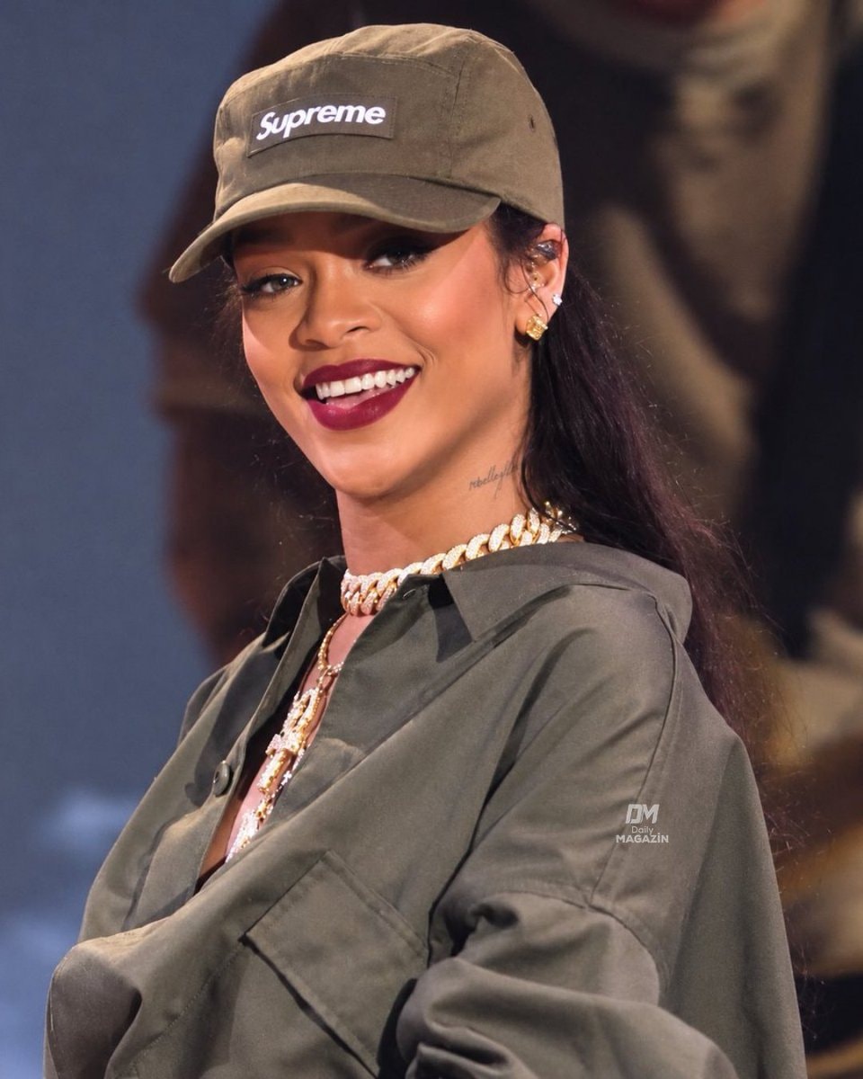 Rihanna singing into a microphone (photo 2 of 2)