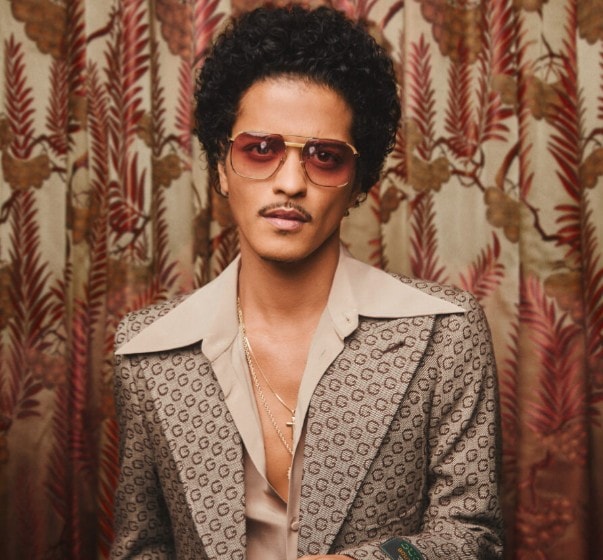Bruno Mars #1, Ariana Grande #6, BTS #7, Harry Styles #1 live, Post Malone #10 (photo 1 of 4)