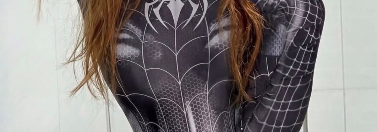 Sadie Sink in Spider-Man Suit (photo 3 of 4)