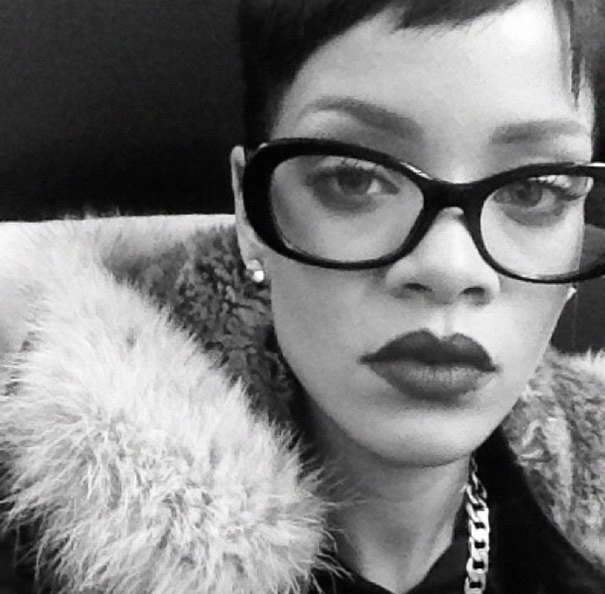Rihanna black and white selfie 2012 (photo 3 of 4)