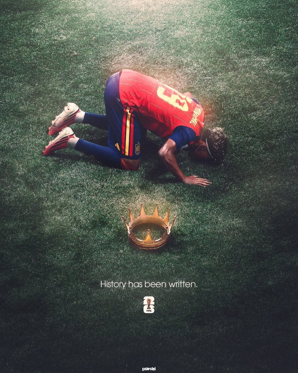 Iniesta crown FIFA Panini