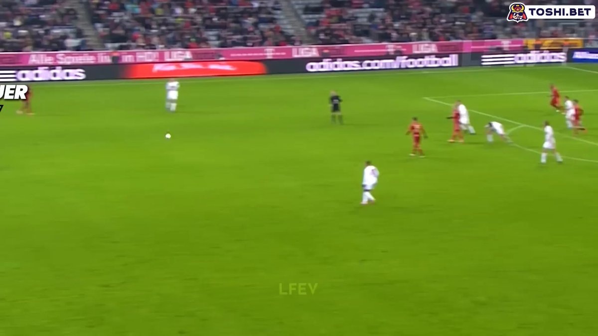 Manuel Neuer bored