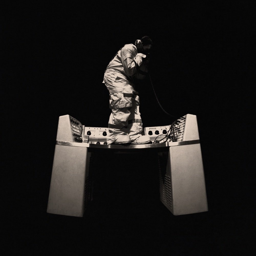 Drake Iceman #1 rap album 2026 (photo 2 of 2)