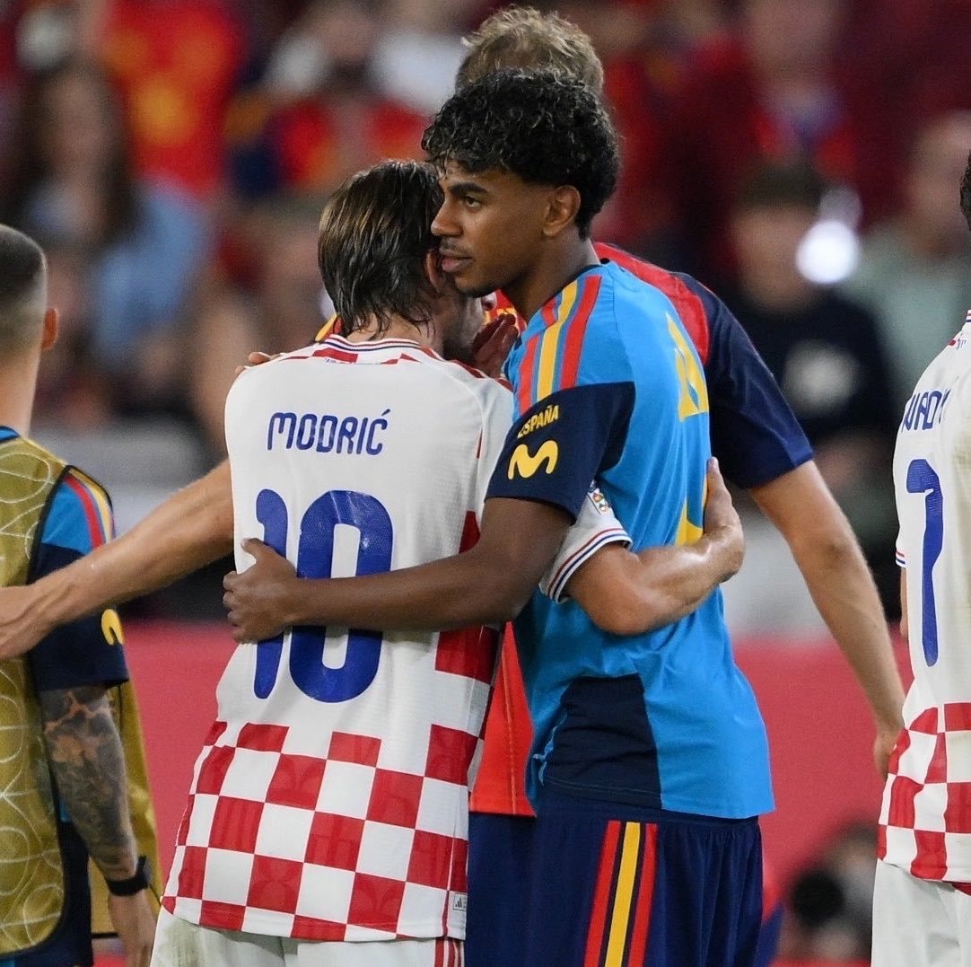 Luka Modric and Lamine Yamal hug