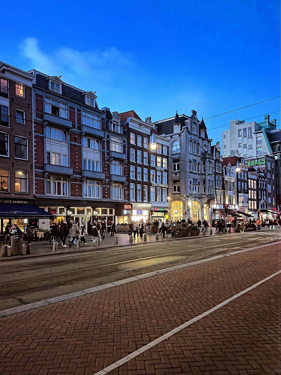 Amsterdam canal at dusk (photo 3 of 3)