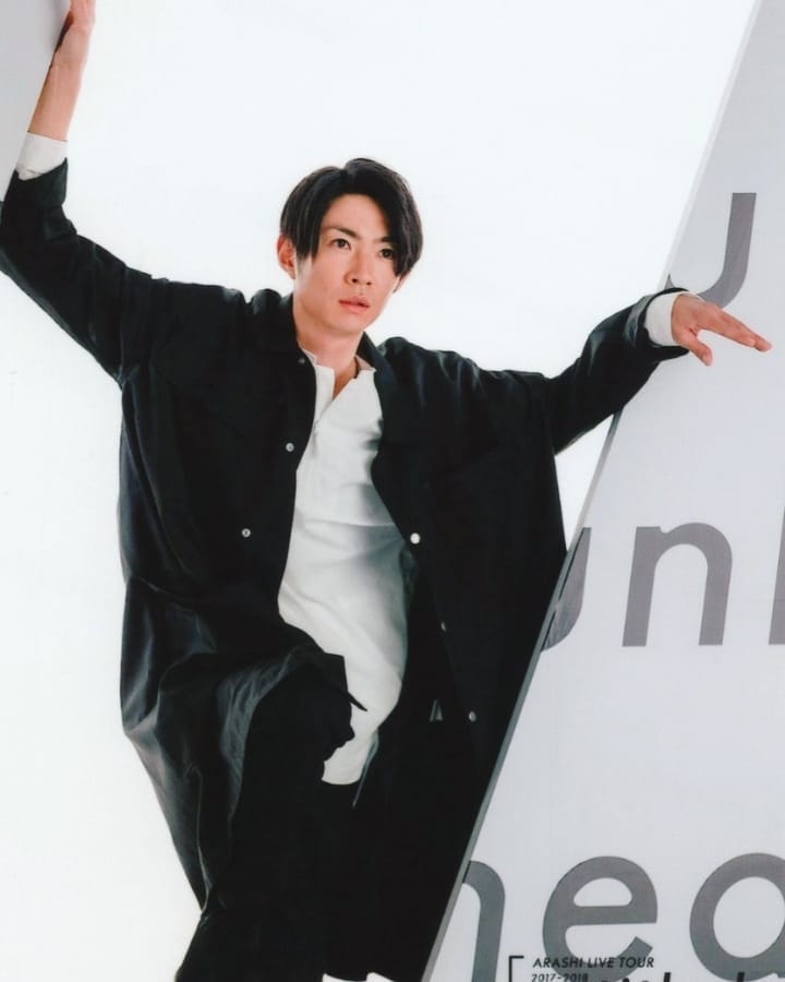 Man in black jacket leaning against white wall 💚 (photo 3 of 4) Man in black jacket leaning against white wall 💚 (photo 3 of 4)