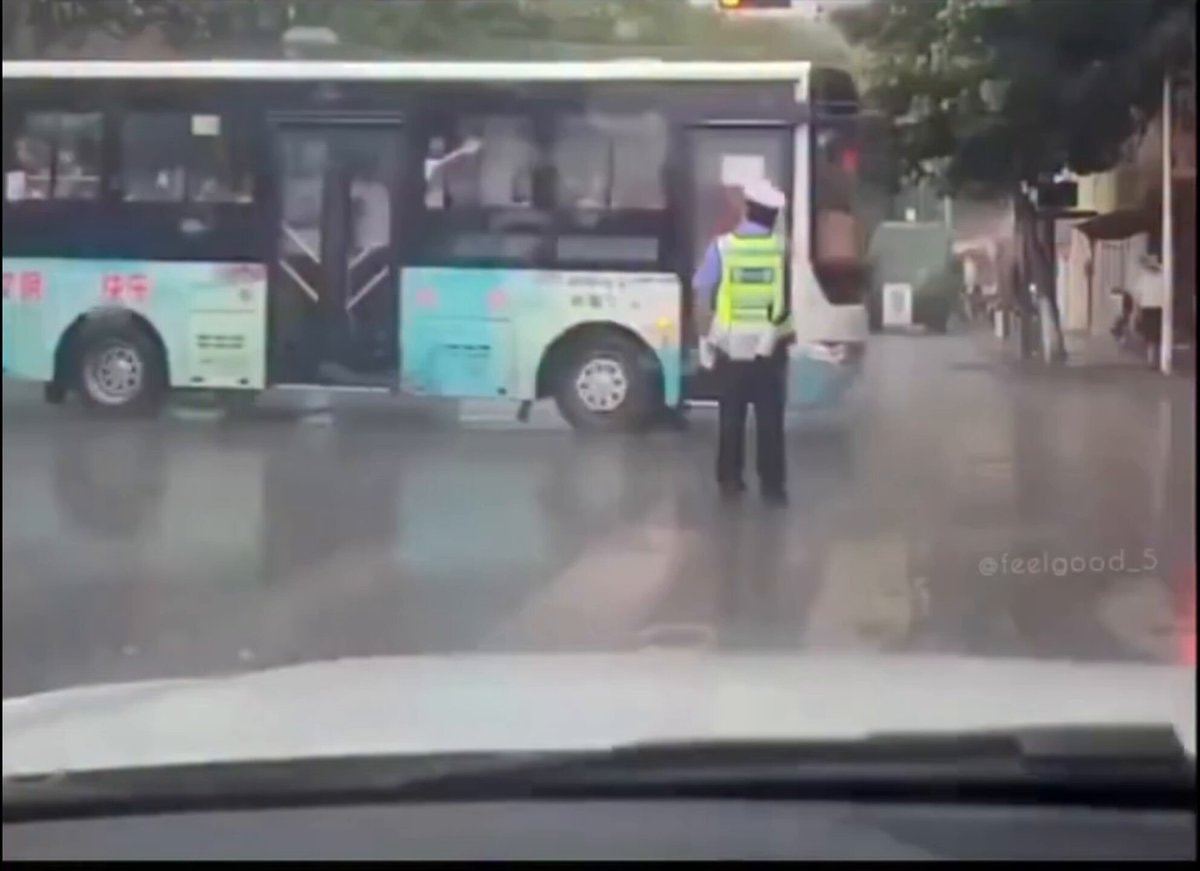 traffic officer rainy day kindness