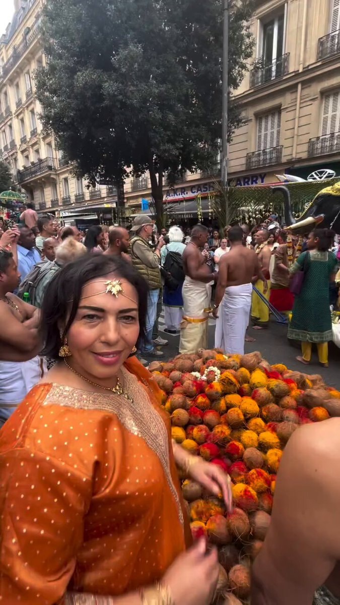 Hindus in France break coconuts