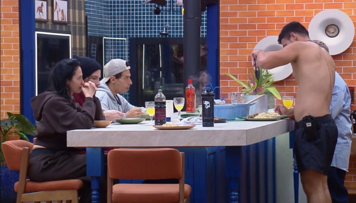 Serginho pool plans AFazenda