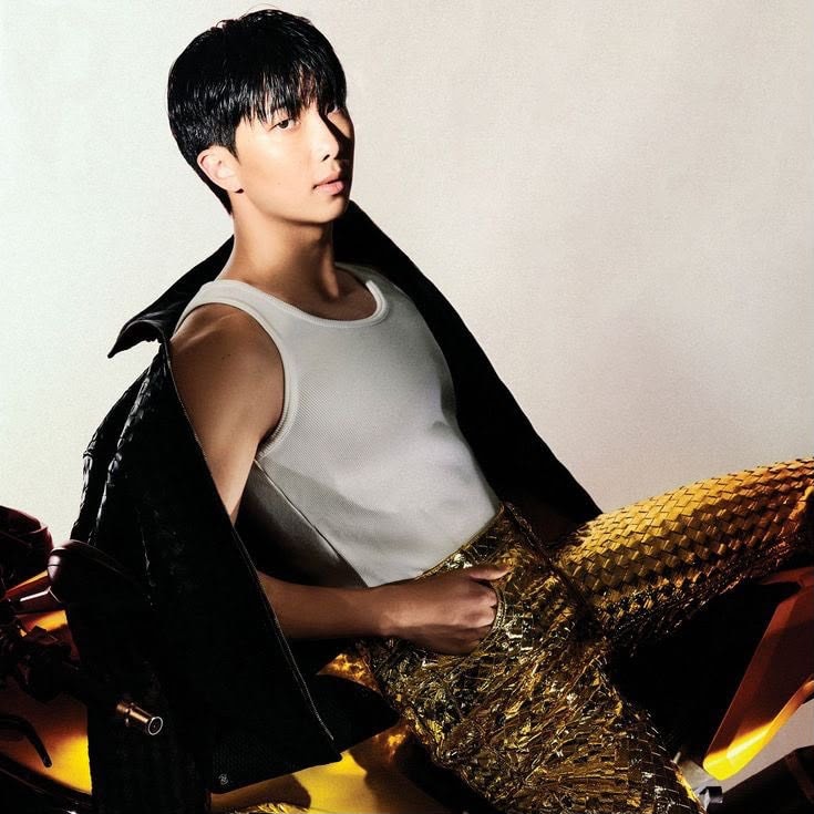 RM Complex Magazine best dressed (photo 2 of 2)