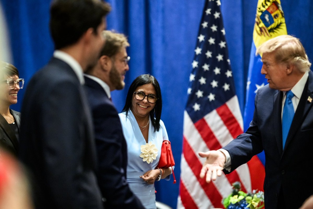 Delcy Rodríguez and Donald Trump meeting (photo 2 of 3)