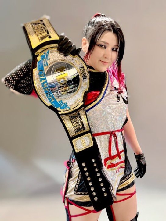 Hikaru Shida AEW double champion (photo 2 of 2)