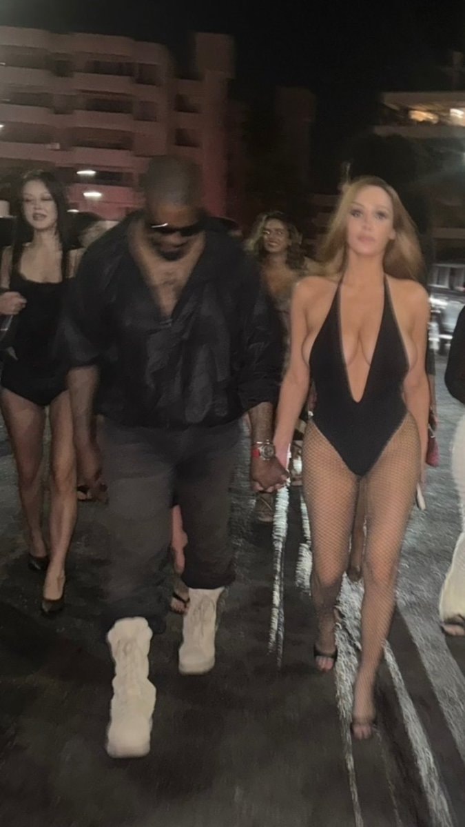 Ye Bianca Censori Ibiza (photo 1 of 3)