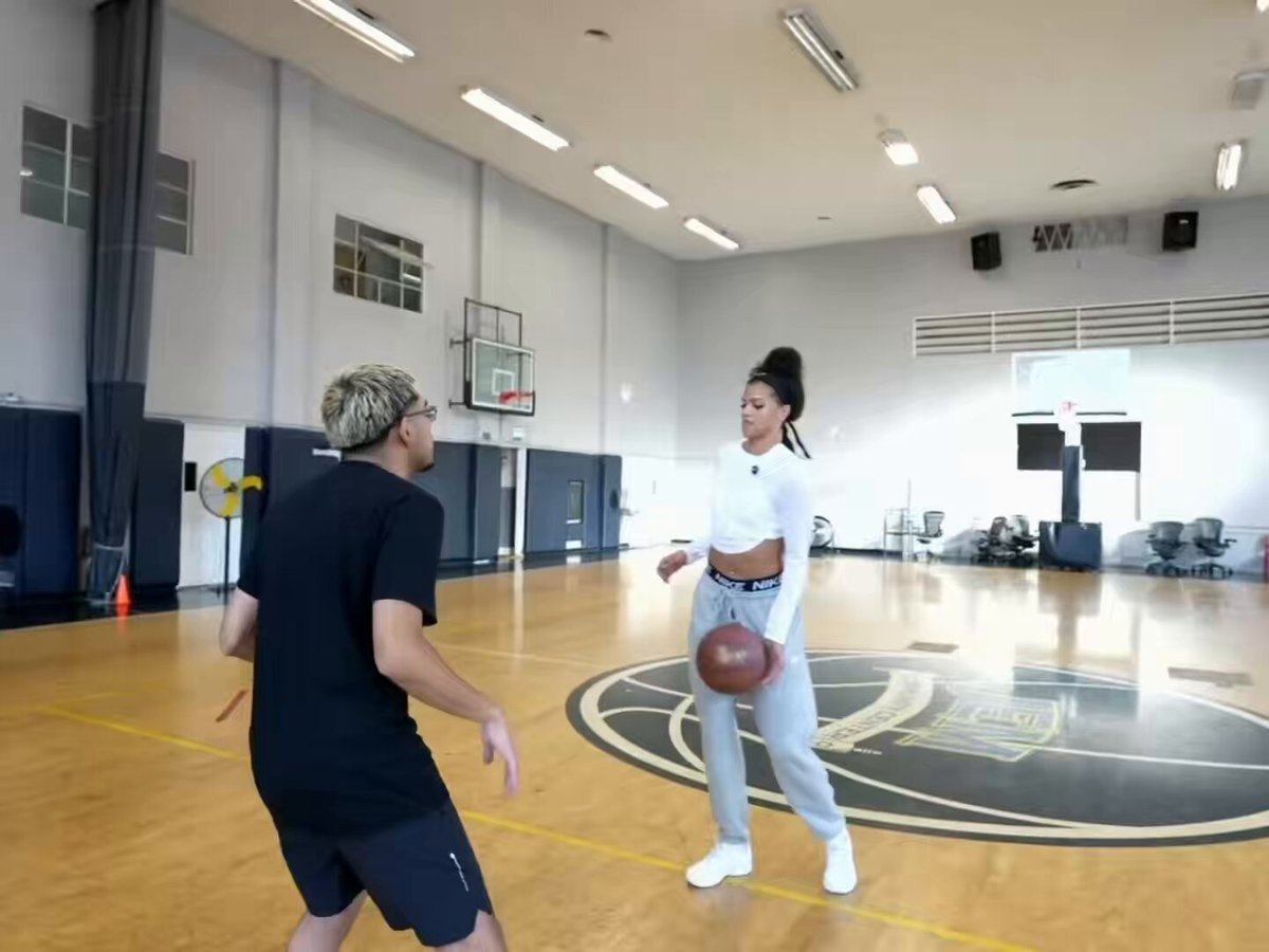 Rae Burrell vs Neon basketball