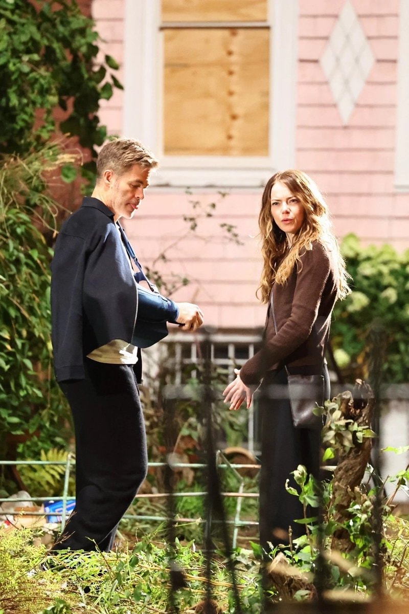 Emma Stone Chris Pine The Catch NYC (photo 3 of 3)