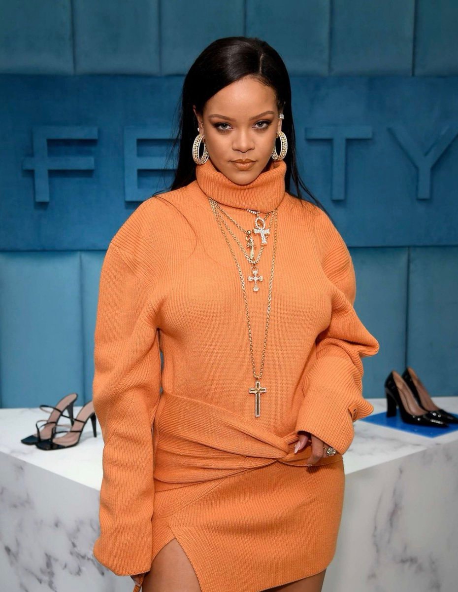 Rihanna image control (photo 3 of 4)