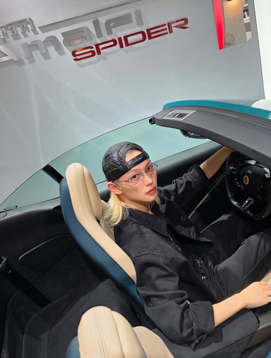 Stray Kids Felix Casa Ferrari Seoul (photo 1 of 2)