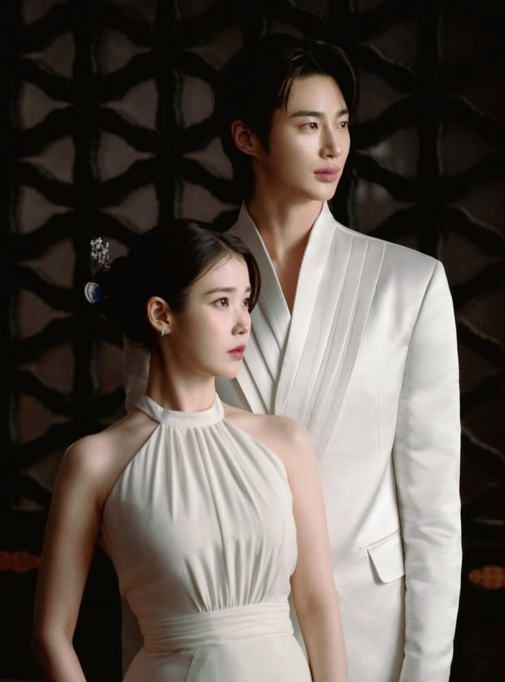 IU Byeon Woo-seok Perfect Crown Apologies