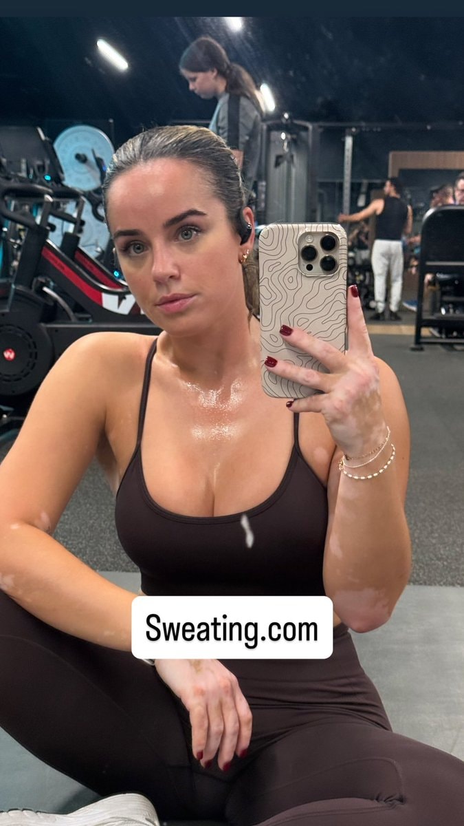 Georgia May Foote gym selfie