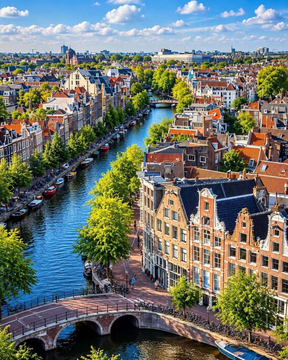 Amsterdam canal Amsterdam canal