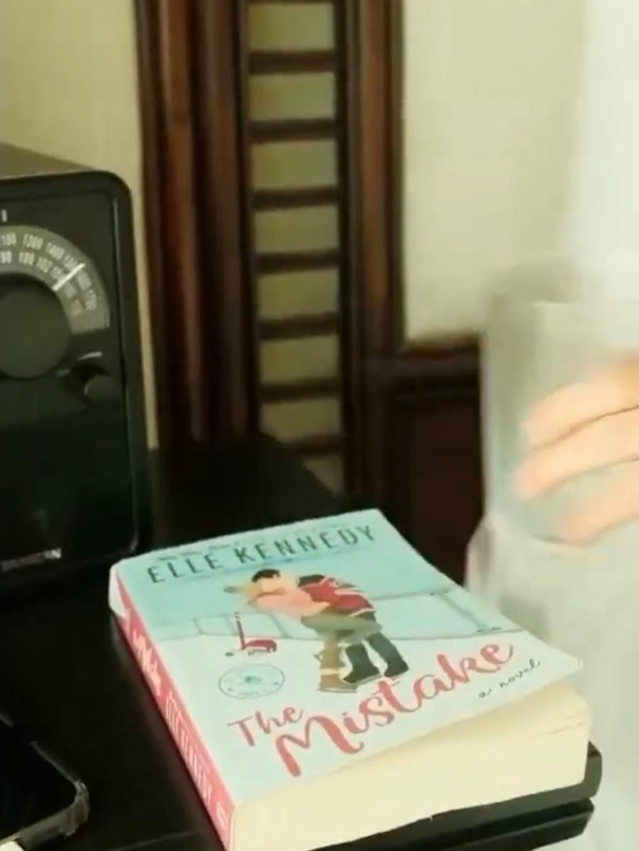 We Love the Mistake cameo (photo 4 of 4)
