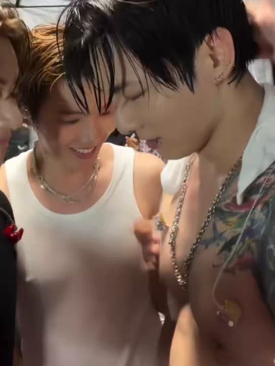 Hobi candid moment