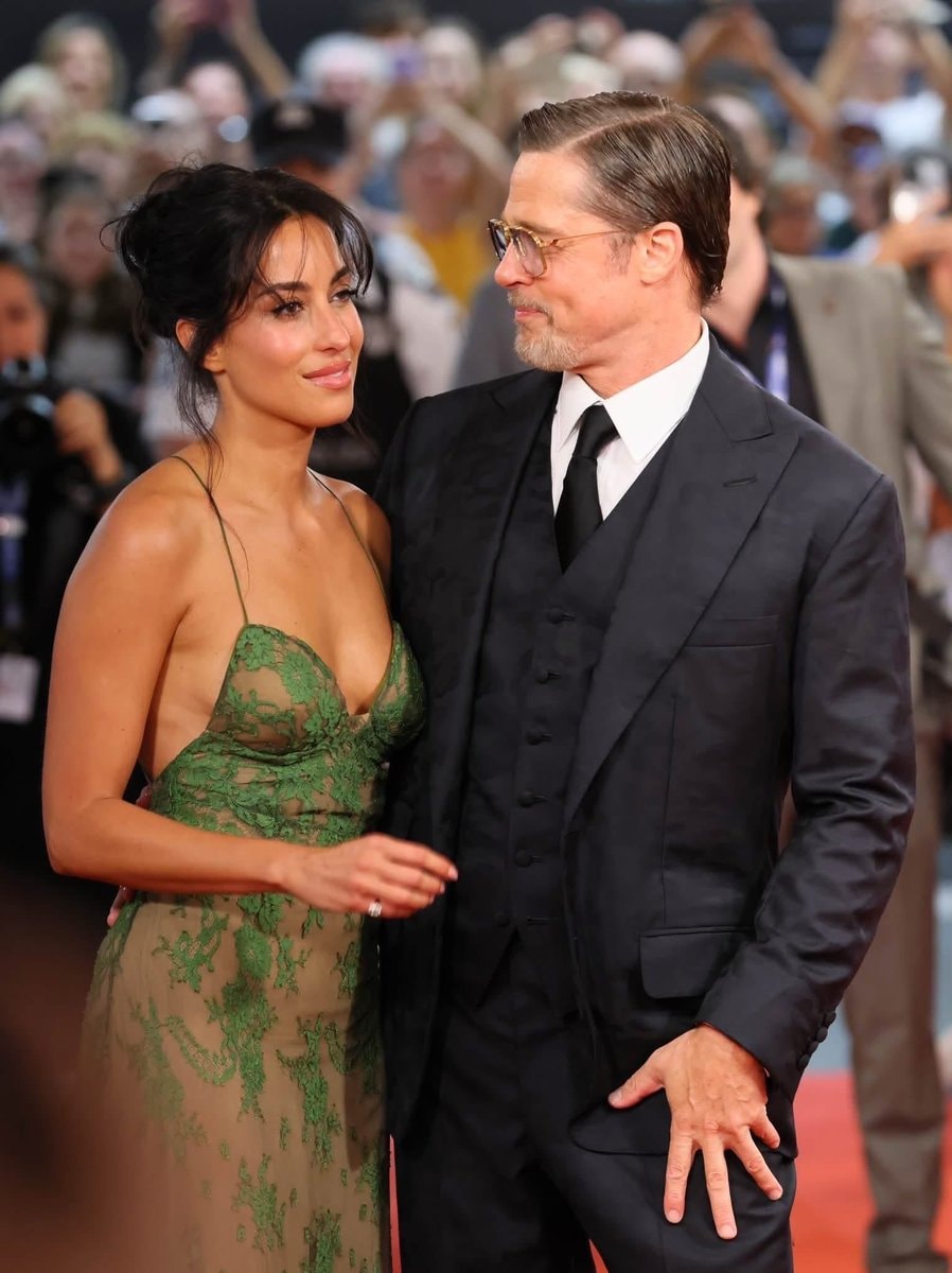 Brad Pitt Ines de Ramon Wolfs premiere (photo 3 of 4)