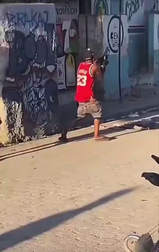 Haiti gangs shoot at UN helicopters
