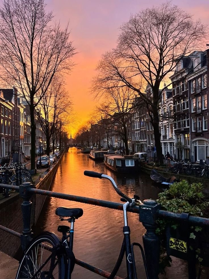 Amsterdam canal sunset (photo 4 of 4)