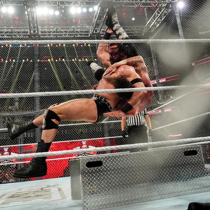 CM Punk vs Drew McIntyre Hell in a Cell (photo 3 of 4)