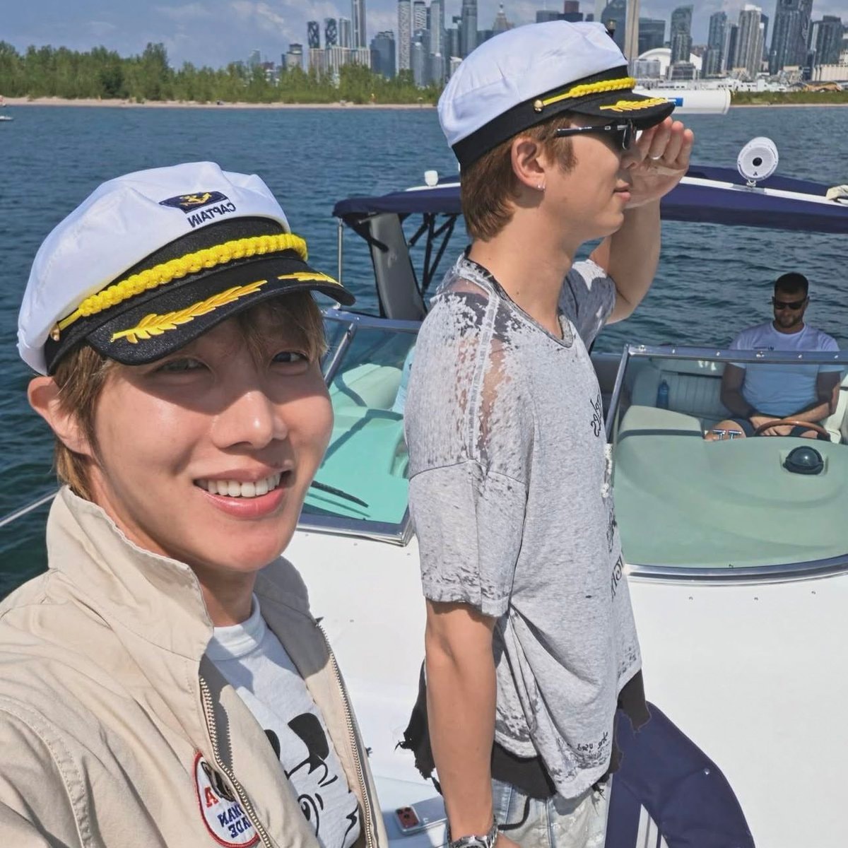 KAWAI captain hats moment