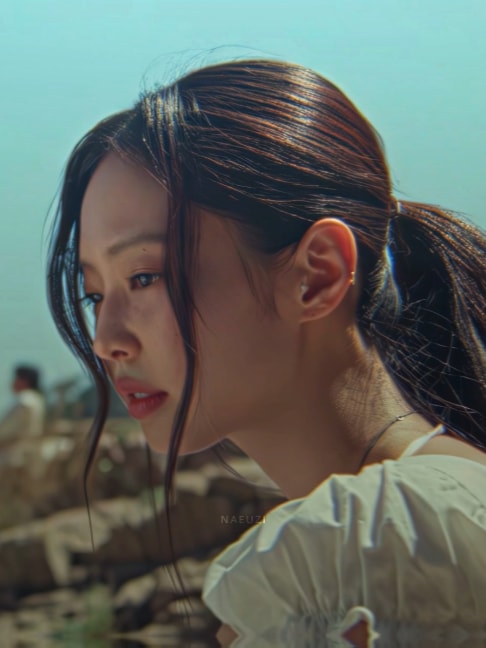 Jennie Less Than a Lover MV