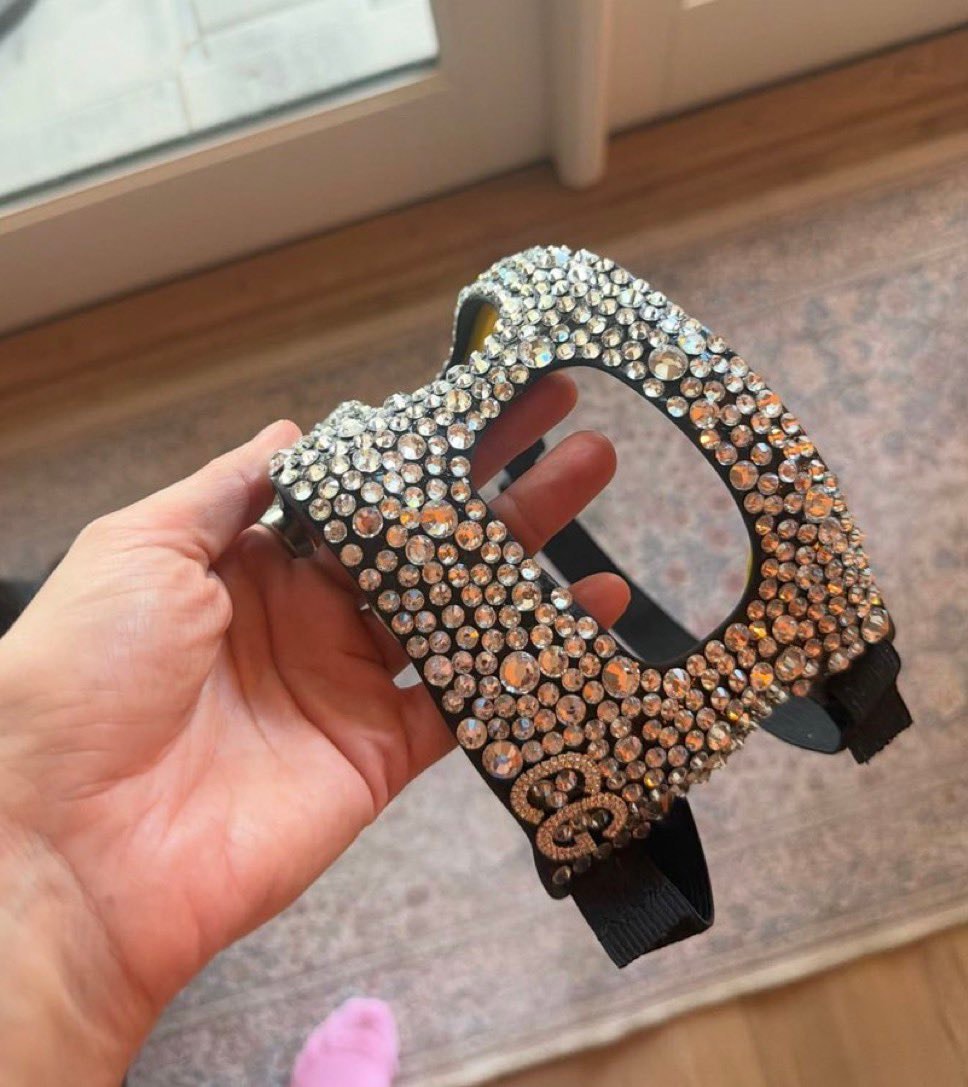Chelsea Green bedazzled mask
