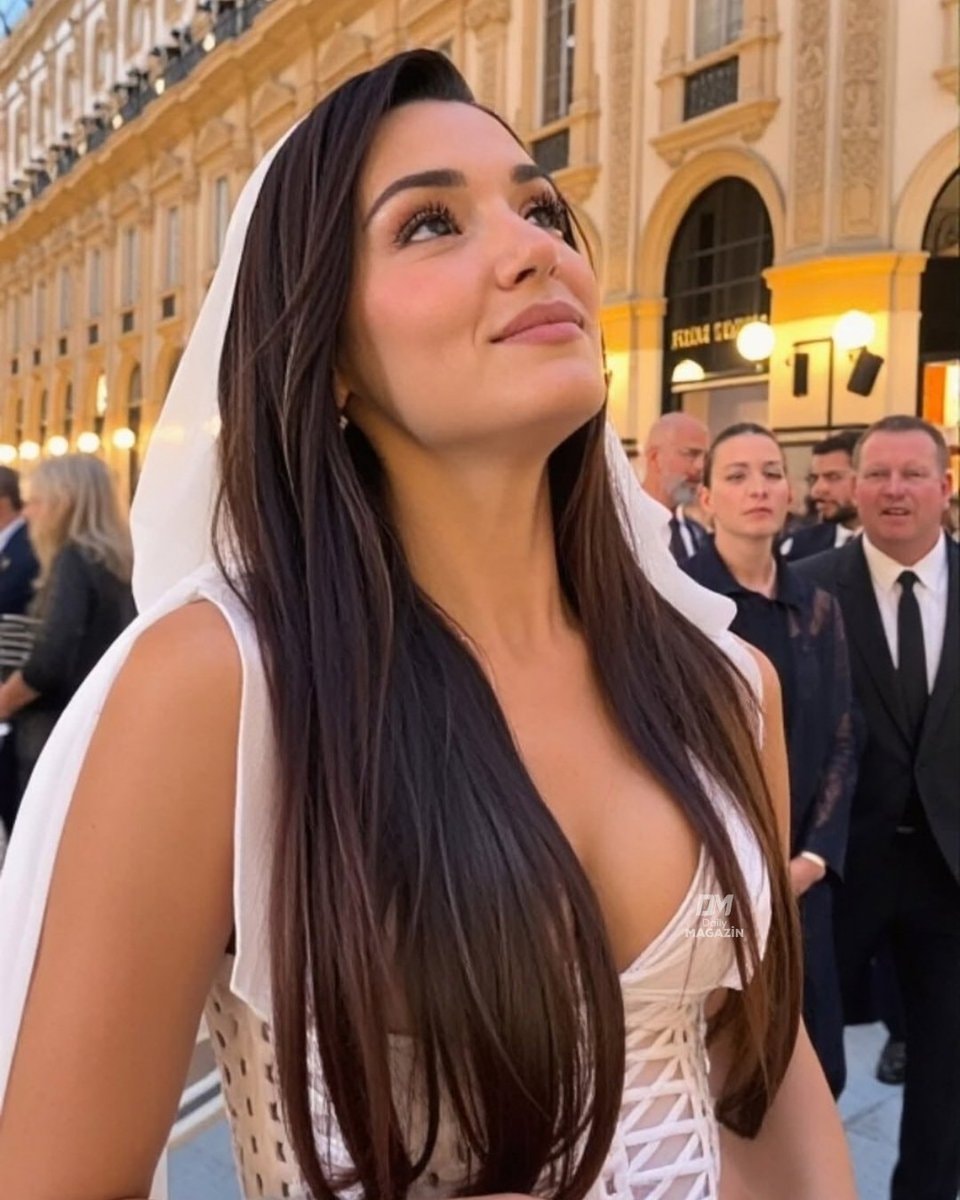 Hande Erçel expressions (photo 2 of 2)