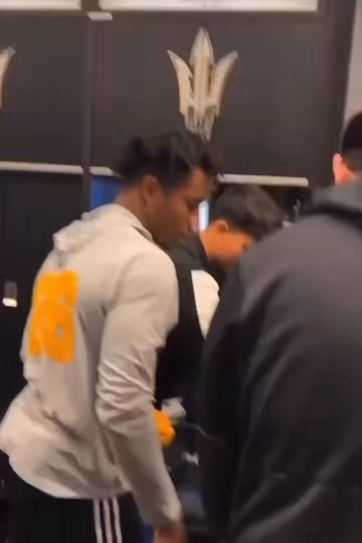 LSU removing Jayden Daniels items