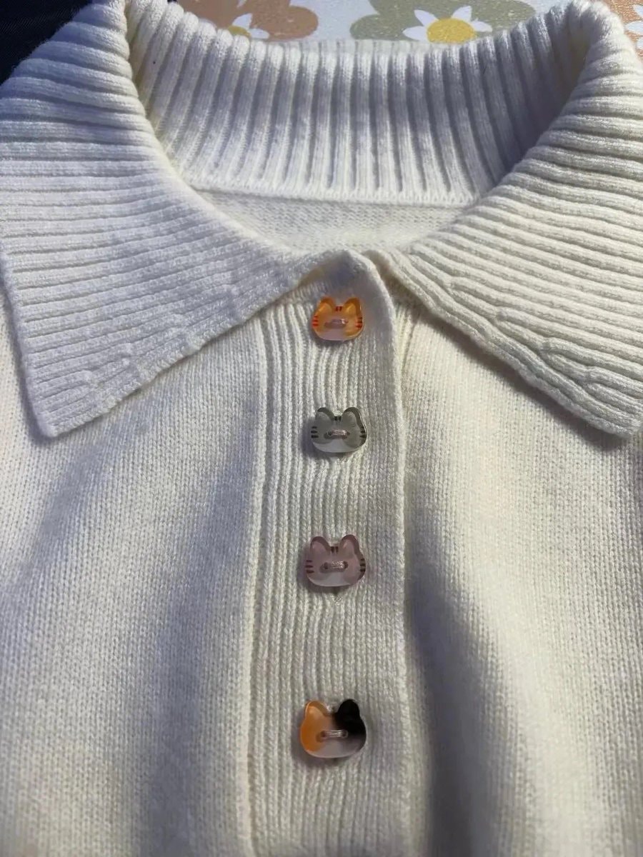Cat-shaped buttons cardigan