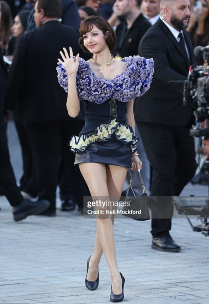 Lisa Louis Vuitton Paris trending