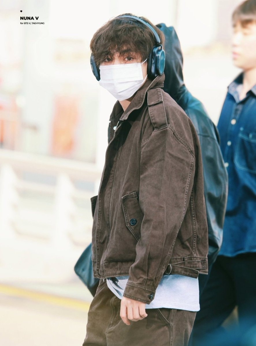 Taehyung airport photos (photo 2 of 2)