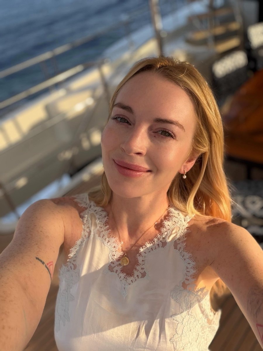 Lindsay Lohan selfie