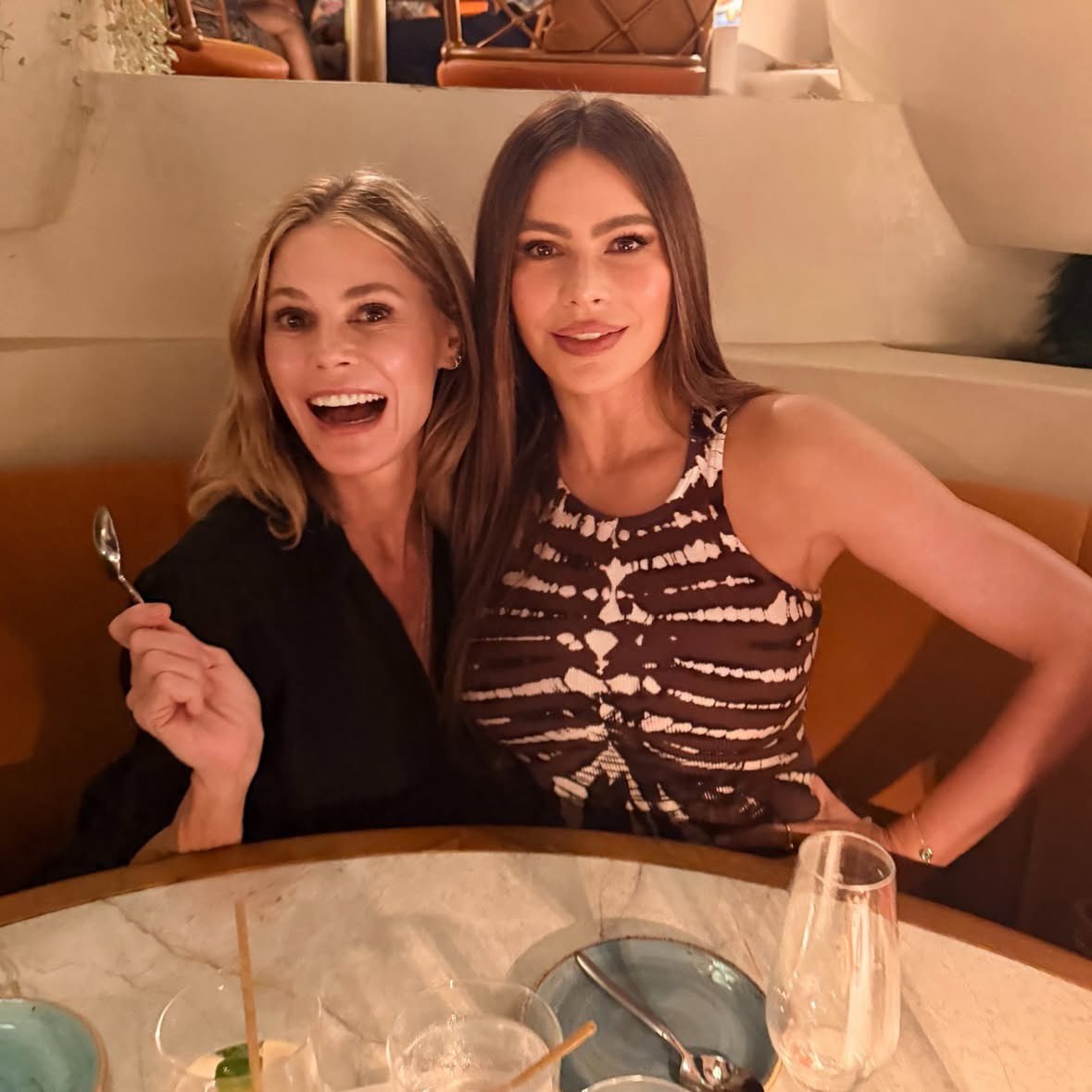Modern Family cast reunion photos (photo 3 of 4)