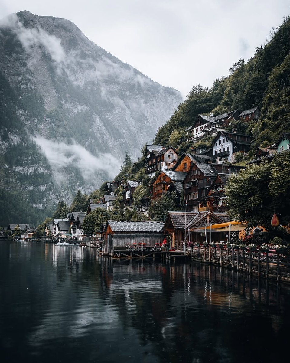 Hallstatt Austria village (photo 2 of 4)