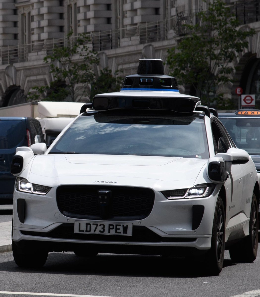 Driverless cars without steering wheels or brake pedals (photo 2 of 2)