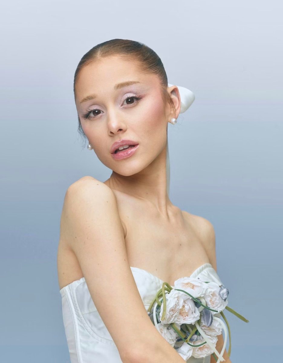 Ariana Grande r.e.m. beauty