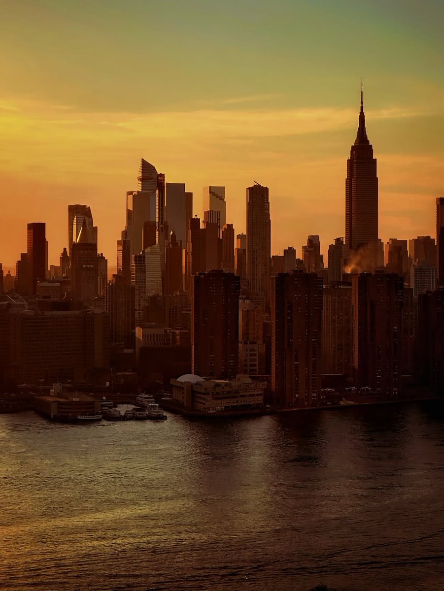 New York City skyline sunset (photo 2 of 4)