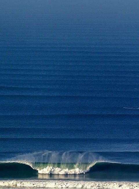powerful ocean wave breaking