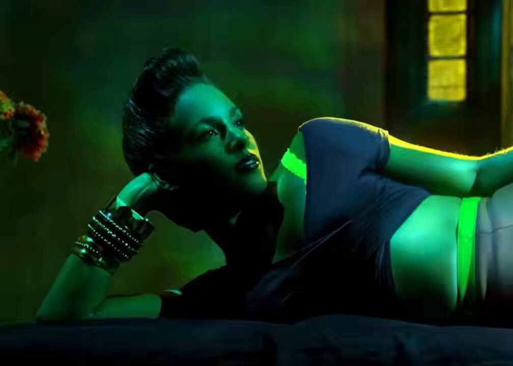 Alicia Keys Girl On Fire 2012